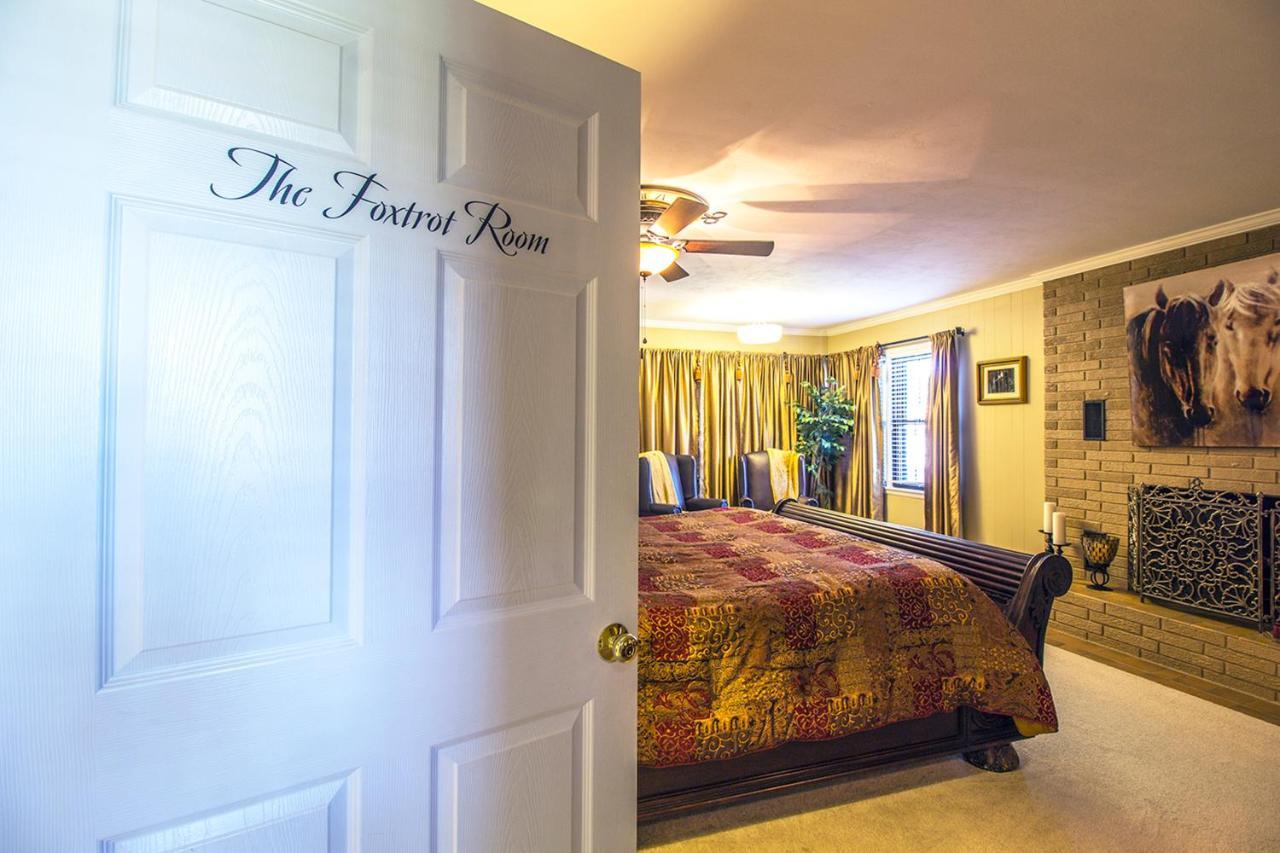 The Foxtrot Inn Ava Zimmer foto